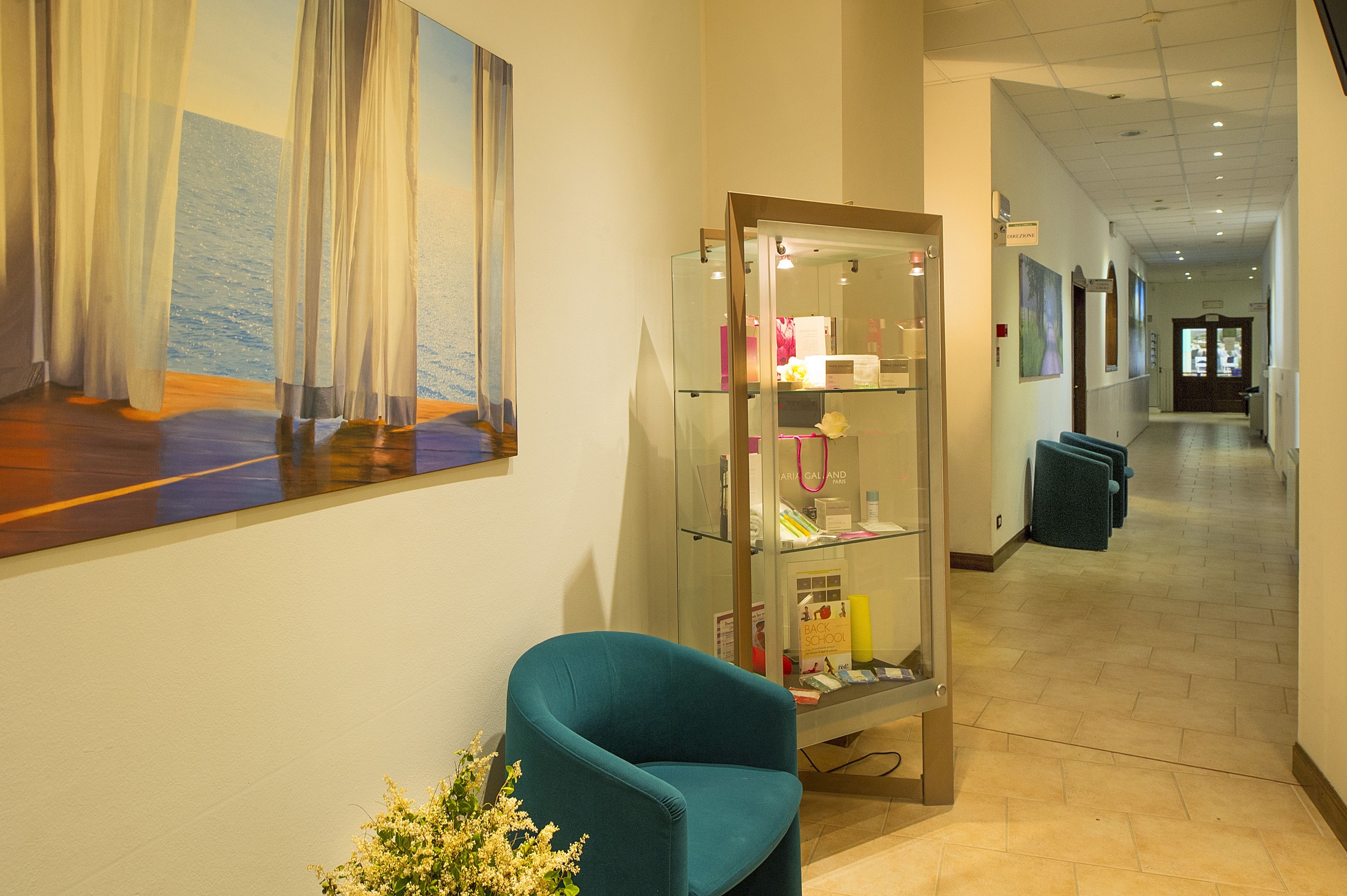 sauna, hot tub, steam room, turkish bath/hammam, body treatments