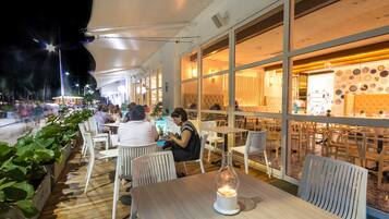 Breakfast, lunch, dinner served; pool views