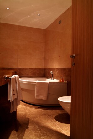 Suite, Hot Tub | Jetted bathtub - Poli Hotel (San Vittore Olona)