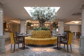 Breakfast, lunch and dinner served - Wotton House Country Estate Hotel (Dorking)