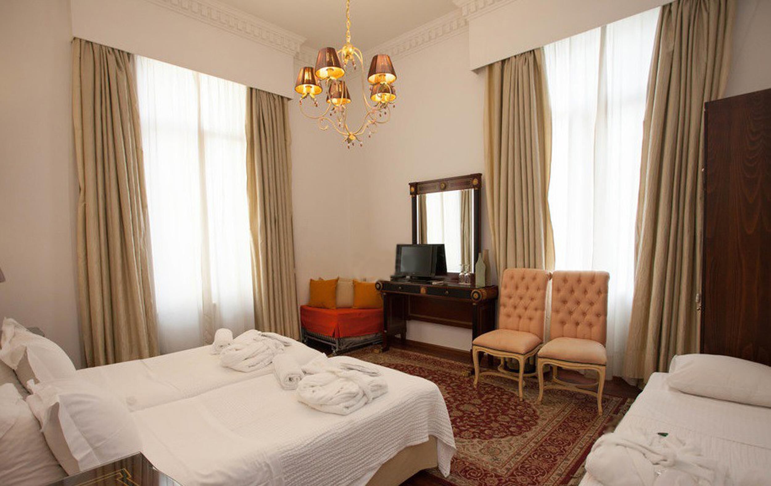 Select Comfort beds, in-room safe, desk, blackout drapes