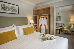 In-room safe, desk, laptop workspace, iron/ironing board - Horwood House Hotel (Milton Keynes)