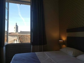 Desk, soundproofing, iron/ironing board, WiFi - Arcantis Hotel Heritage (Cognac)
