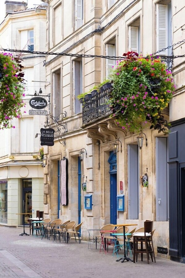 Outdoor dining - Arcantis Hotel Heritage (Cognac)