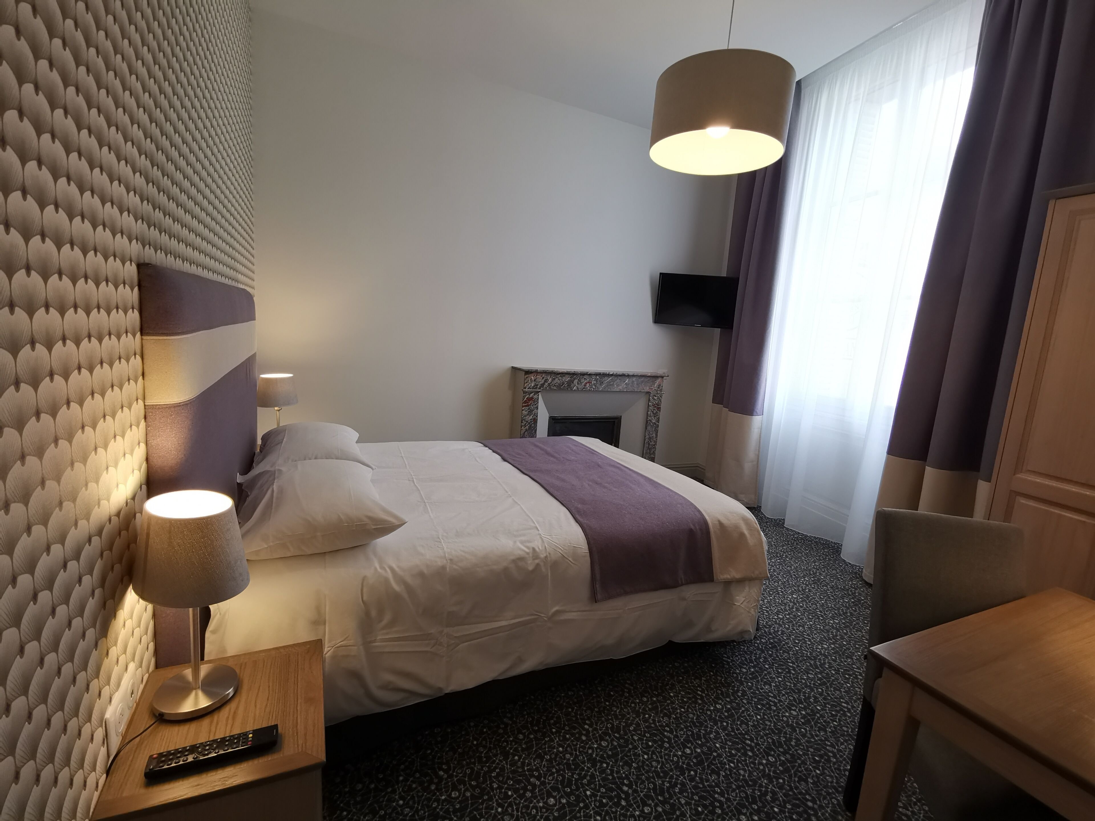 Desk, soundproofing, iron/ironing board, WiFi