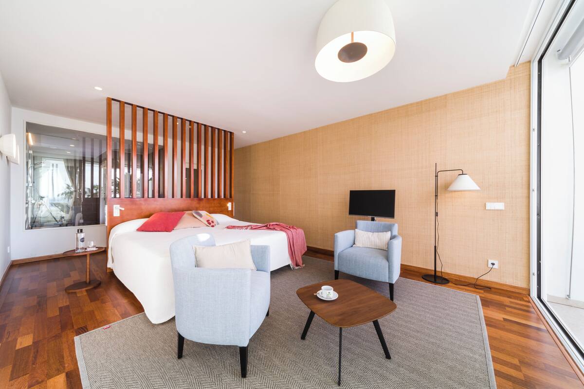 Design-Doppelzimmer, Meerblick | Allergikerbettwaren, Zimmersafe, Schreibtisch