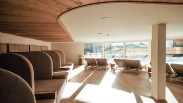 Parihoitohuone(ita), sauna, poreallas, höyrysauna, vartalohoitoja