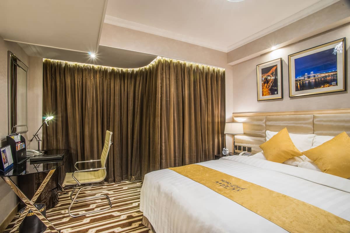 Quarto família | Frigobar, cofres nos quartos, escrivaninha, cortinas blackout