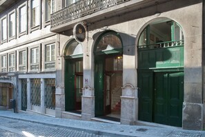 Pintu masuk hartanah