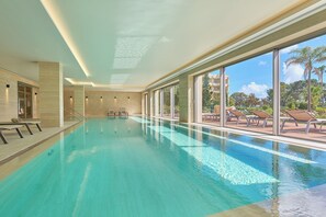 Indoor pool, outdoor pool, pool umbrellas - PortoBay Falésia (Albufeira)
