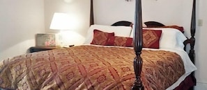 Standard Room, 1 King Bed, Ensuite (General Lee Room) | Individually decorated, individually furnished, laptop workspace - The Confederate House (Savannah)