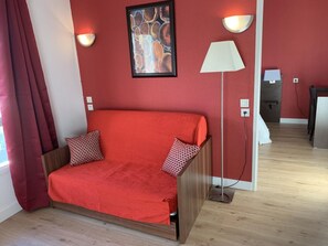 Toetasjesleilighet | Safe på rommet, skrivebord, strykejern/-brett og barnesenger (inkludert)