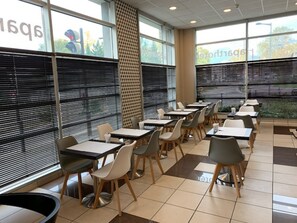 Daily continental breakfast for a fee - Appartéa Grenoble Alpexpo (Grenoble)