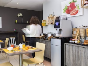 Morgenmadsbuffet hver dag (12 EUR pr. person)