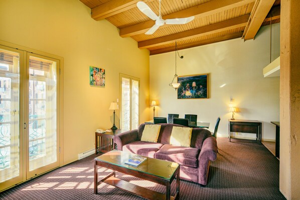 Suite, 1 Bedroom with Stairs | Living room