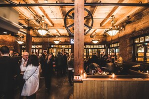 Brewpub, ocean views, open daily - Swans Brewery, Pub and Hotel (Victoria)