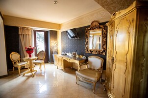 Premium bedding, minibar, in-room safe, desk