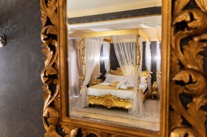 Ropa de cama de alta calidad y minibar 