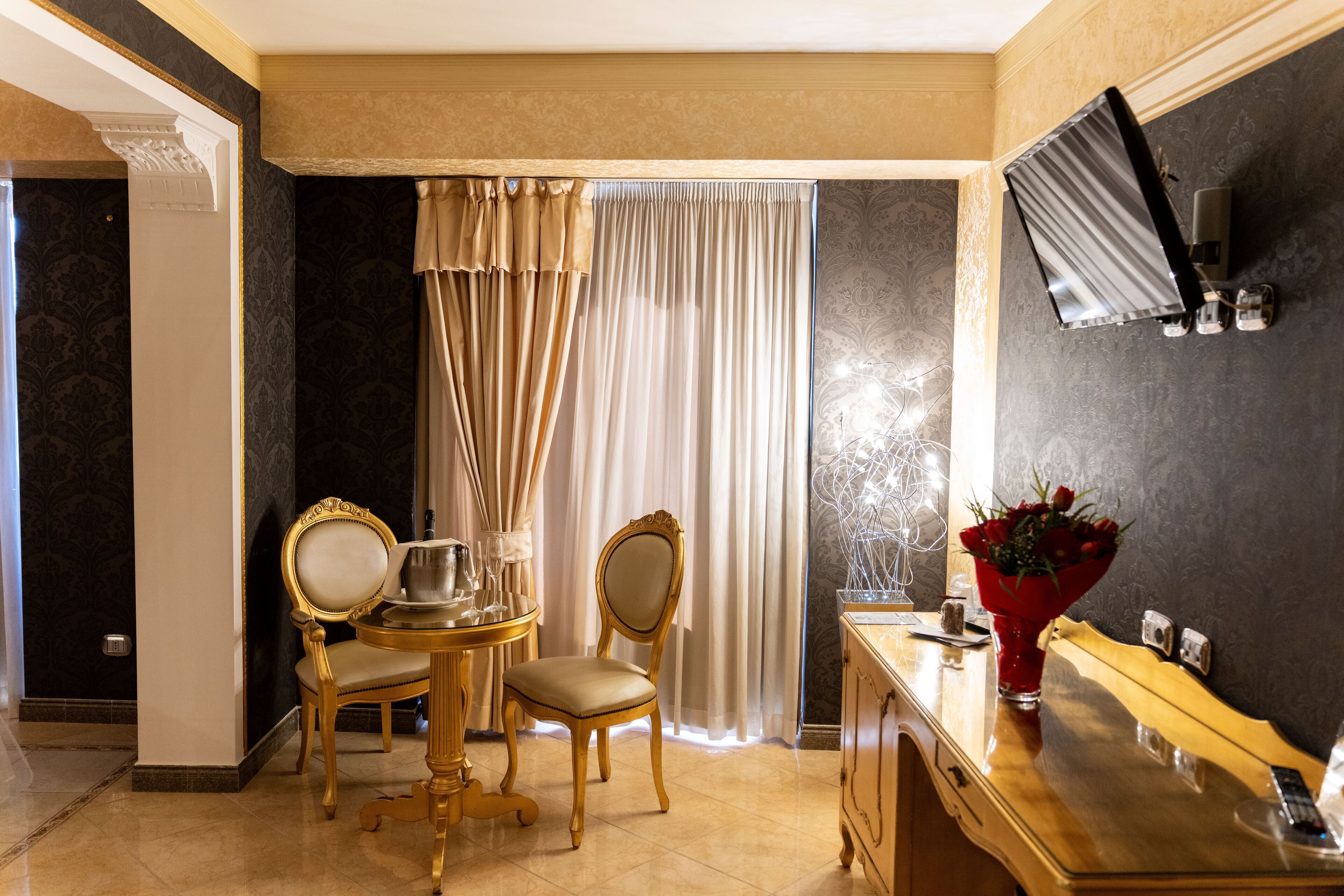 1 bedroom, premium bedding, minibar, in-room safe