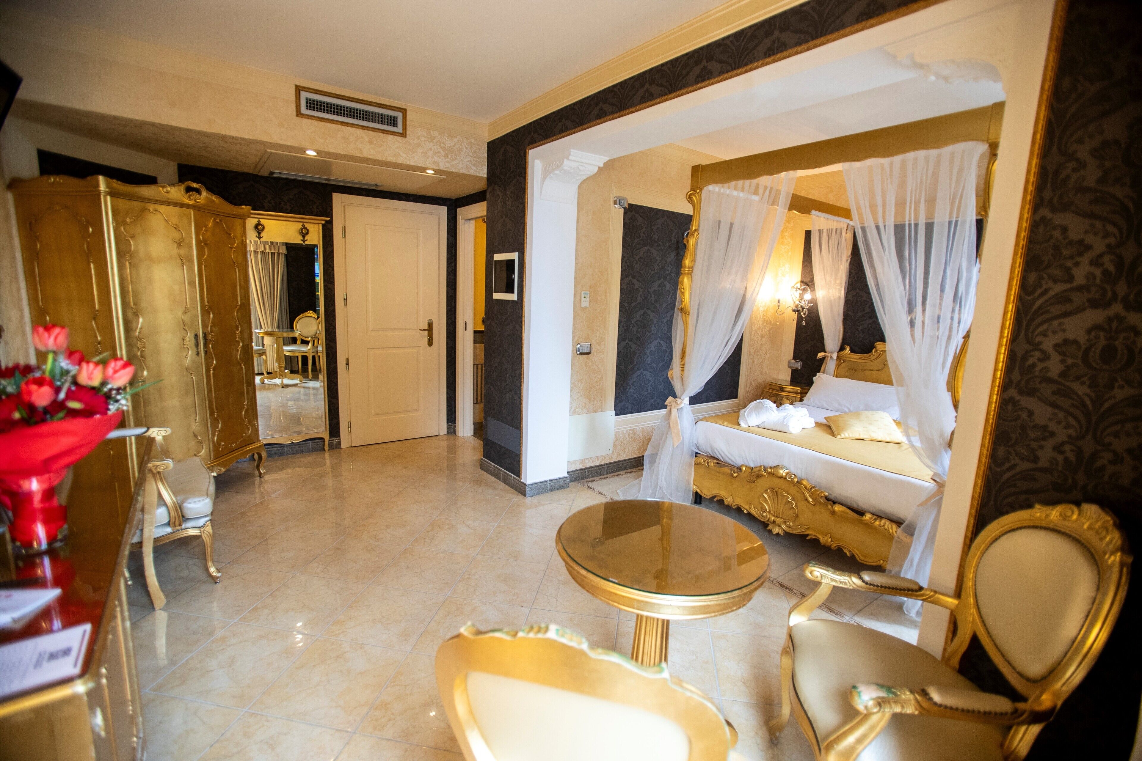 1 bedroom, premium bedding, minibar, in-room safe