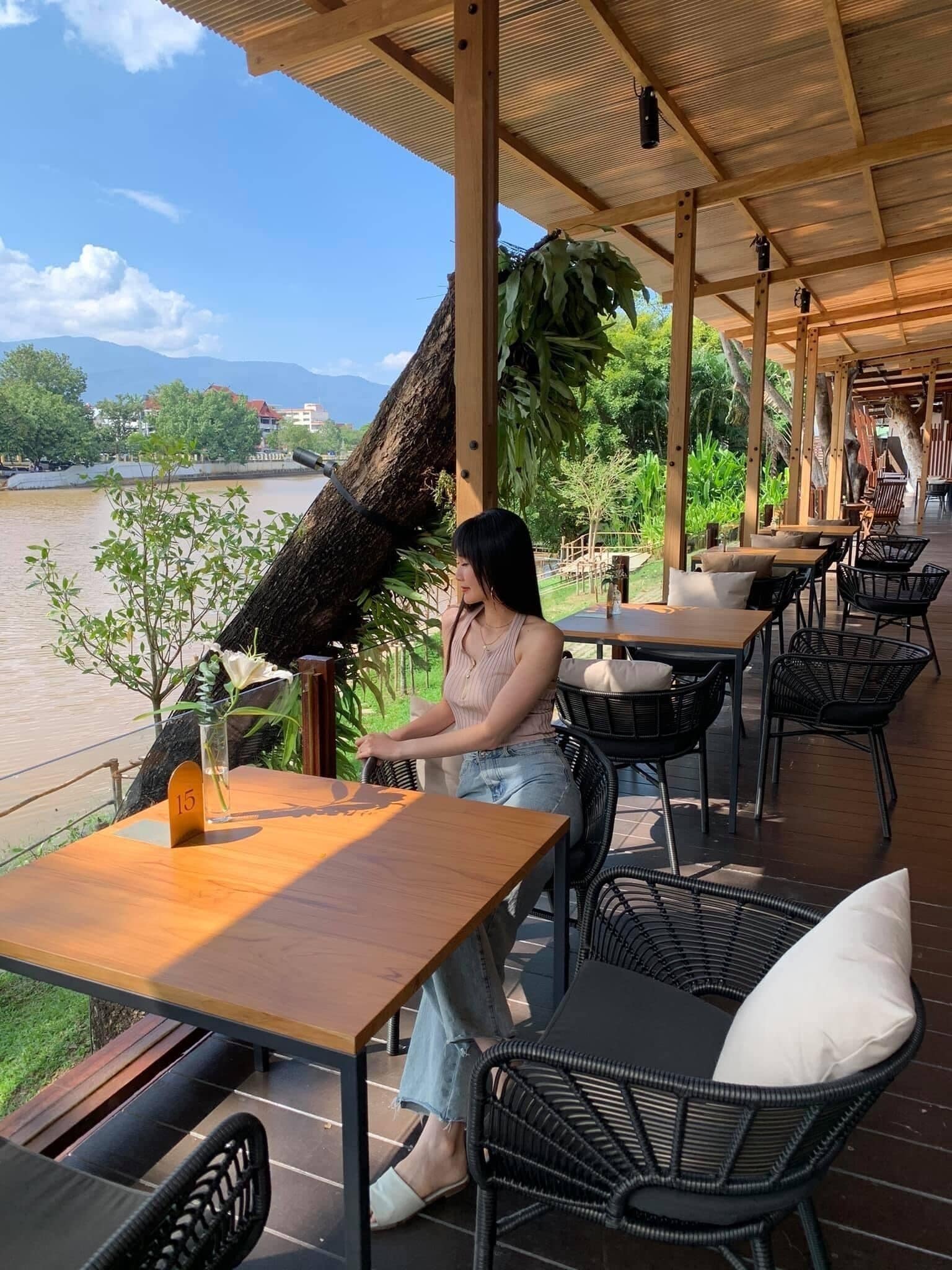 Breakfast, lunch, dinner served; international cuisine 