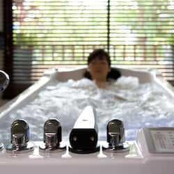 Couples treatment rooms, body treatments, hydrotherapy, aromatherapy