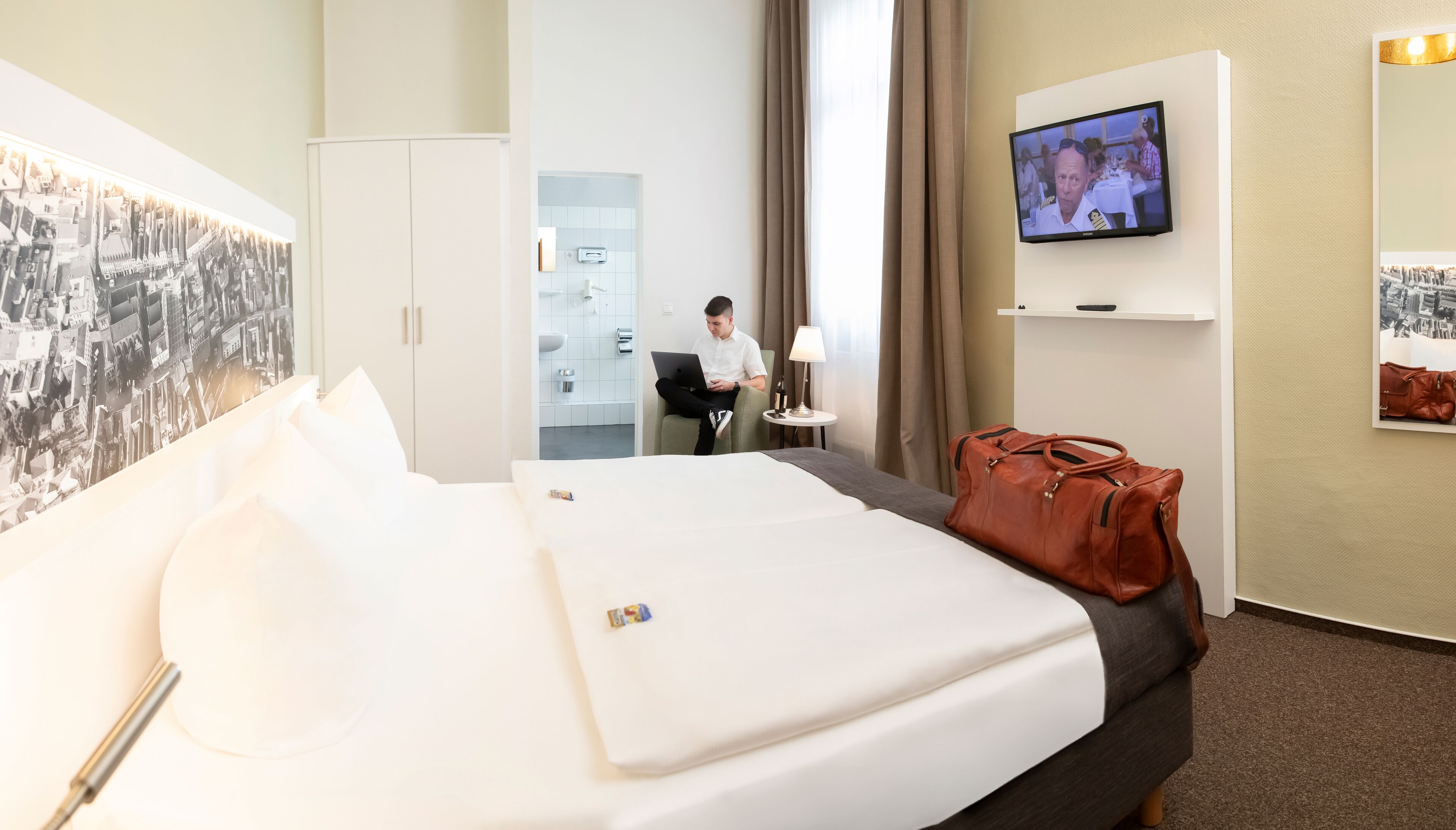 standard double room | 1 bedroom, hypo-allergenic bedding, desk, laptop workspace