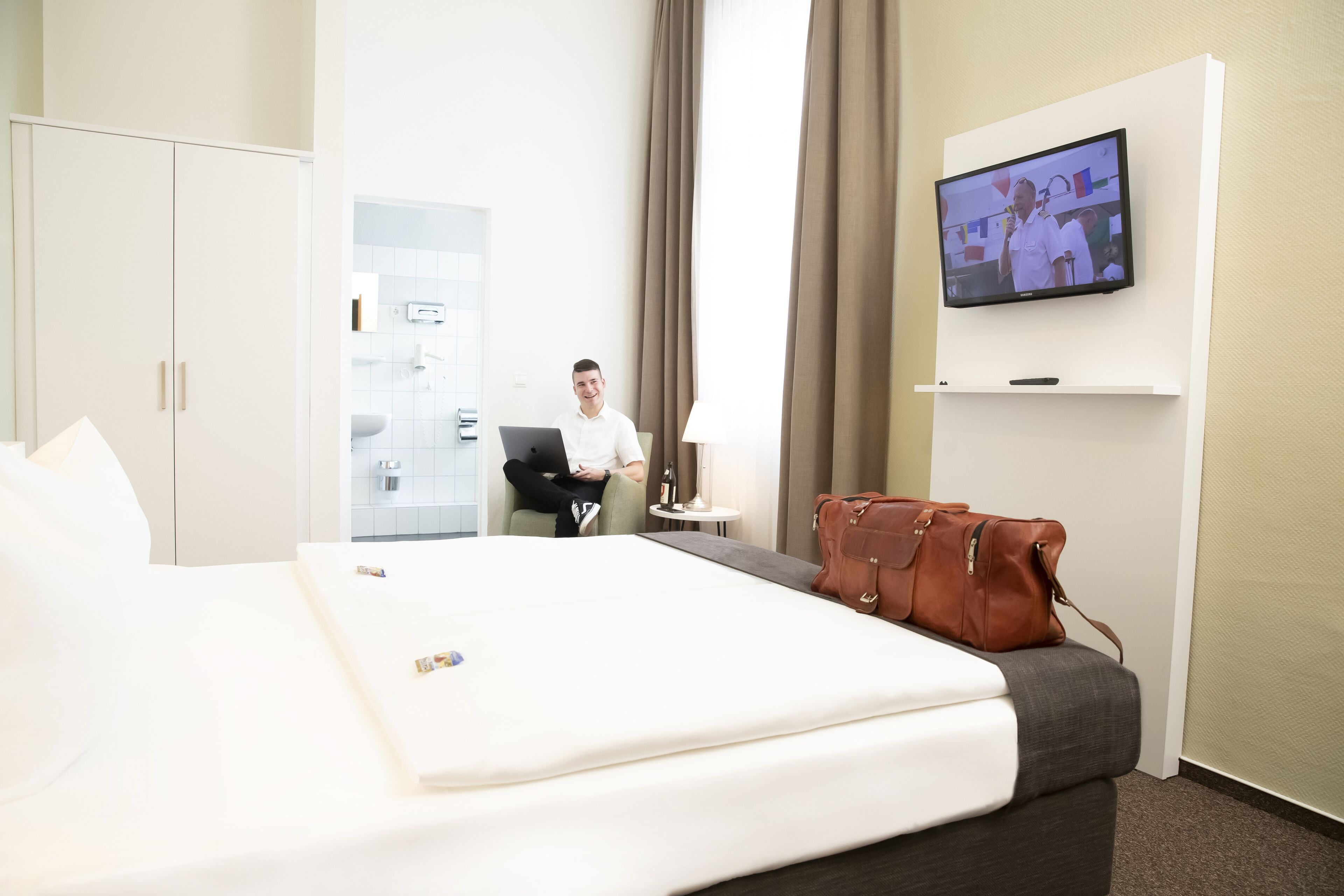 standard double room | 1 bedroom, hypo-allergenic bedding, desk, laptop workspace