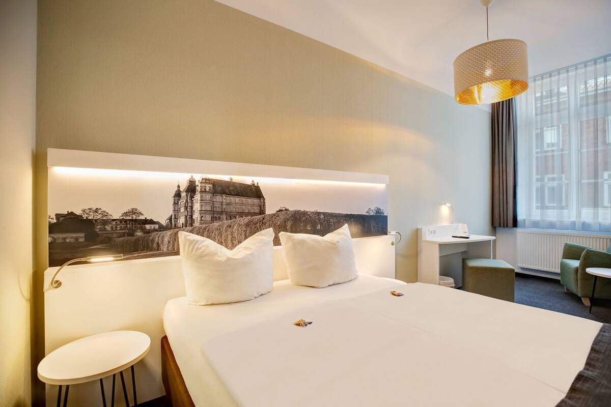 comfort double room | living area | flat-screen tv