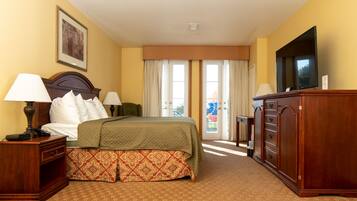 Superior Room, 1 King Bed, Balcony, River View (Jetted Tub) | Private spa tub