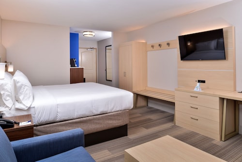 Holiday Inn Express & Suites Cincinnati - Mason by IHG