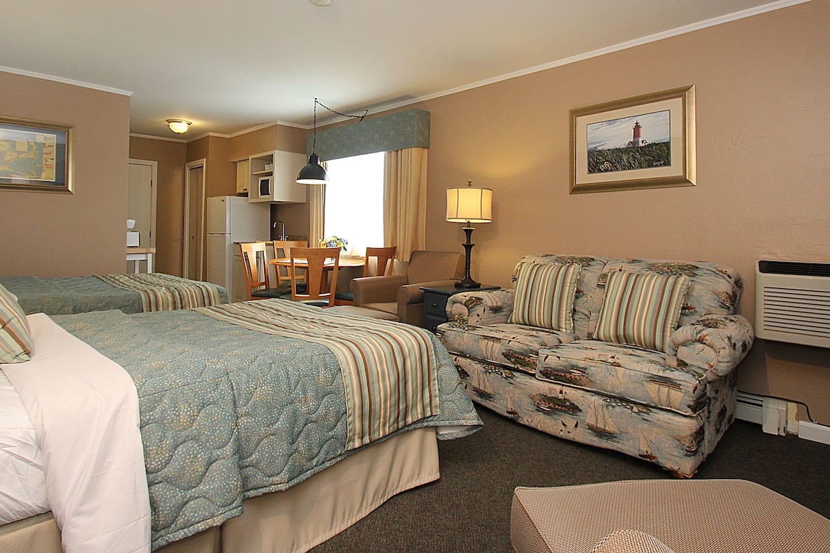 Studio, 2 Double Beds | Free WiFi, bed sheets, alarm clocks