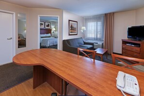 Suite, 1 Bedroom | Pillowtop beds, in-room safe, desk, blackout drapes