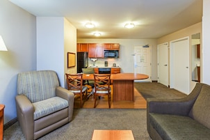 Suite, 1 Bedroom | Pillowtop beds, in-room safe, desk, blackout drapes