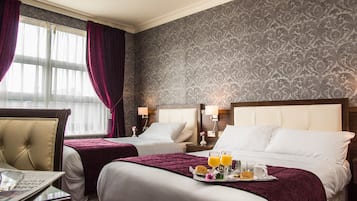 Standard Triple Room | Desk, iron/ironing board, free WiFi