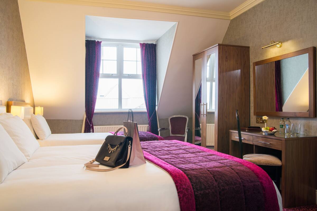 desk, iron/ironing board, free wifi