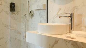 Regadera, regadera tipo lluvia, amenidades de baño de diseñador