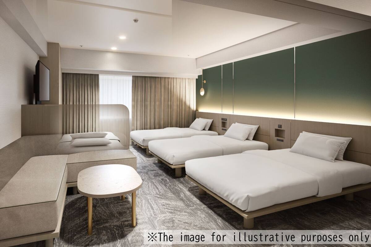 Quarto quádruplo superior, para não fumantes | Roupas de cama premium, edredons de pluma, escrivaninha