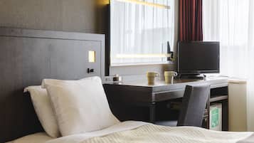 Premium bedding, down duvets, desk, blackout curtains