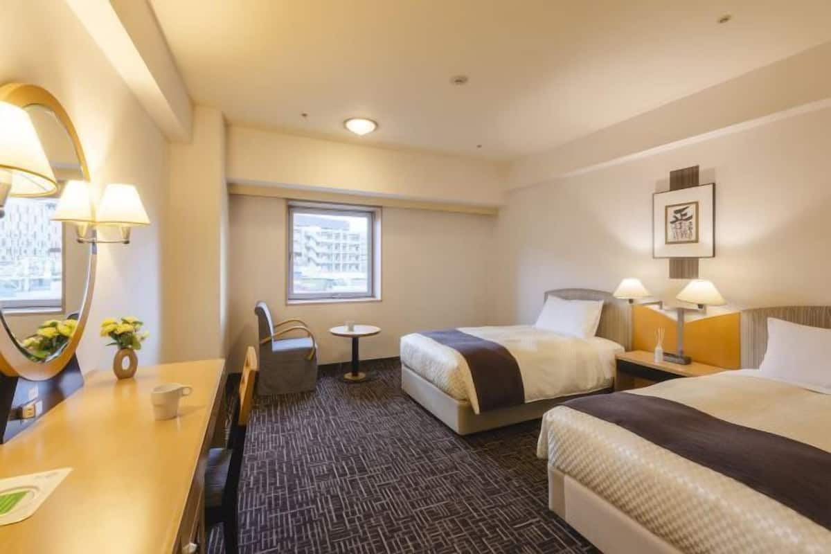 Premium bedding, down duvets, desk, blackout curtains