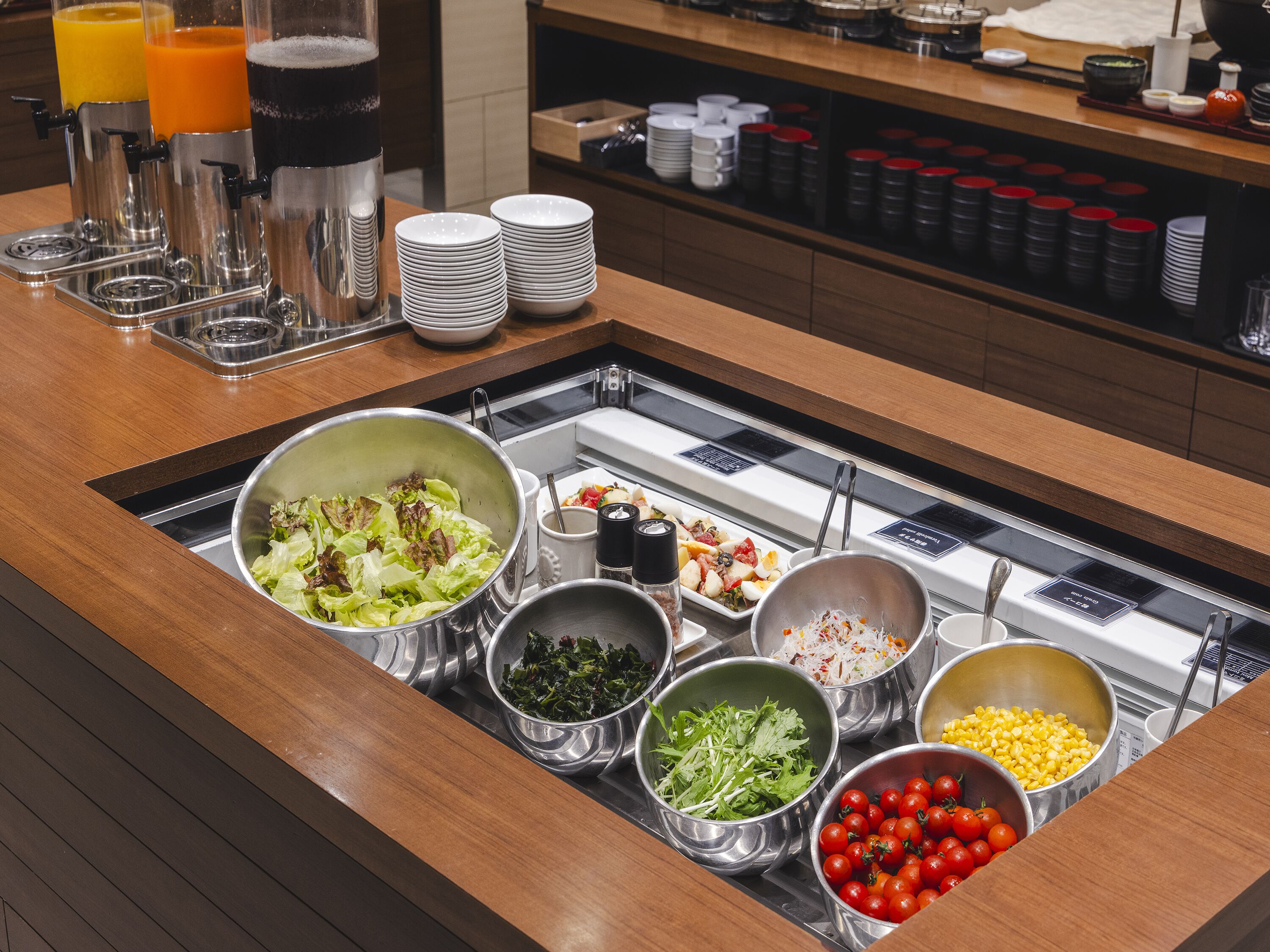 Daily buffet breakfast (JPY 2420 per person)