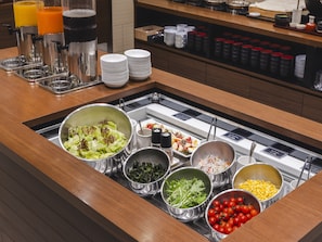 Tägliches Frühstücksbuffet (2420 JPY pro Person)