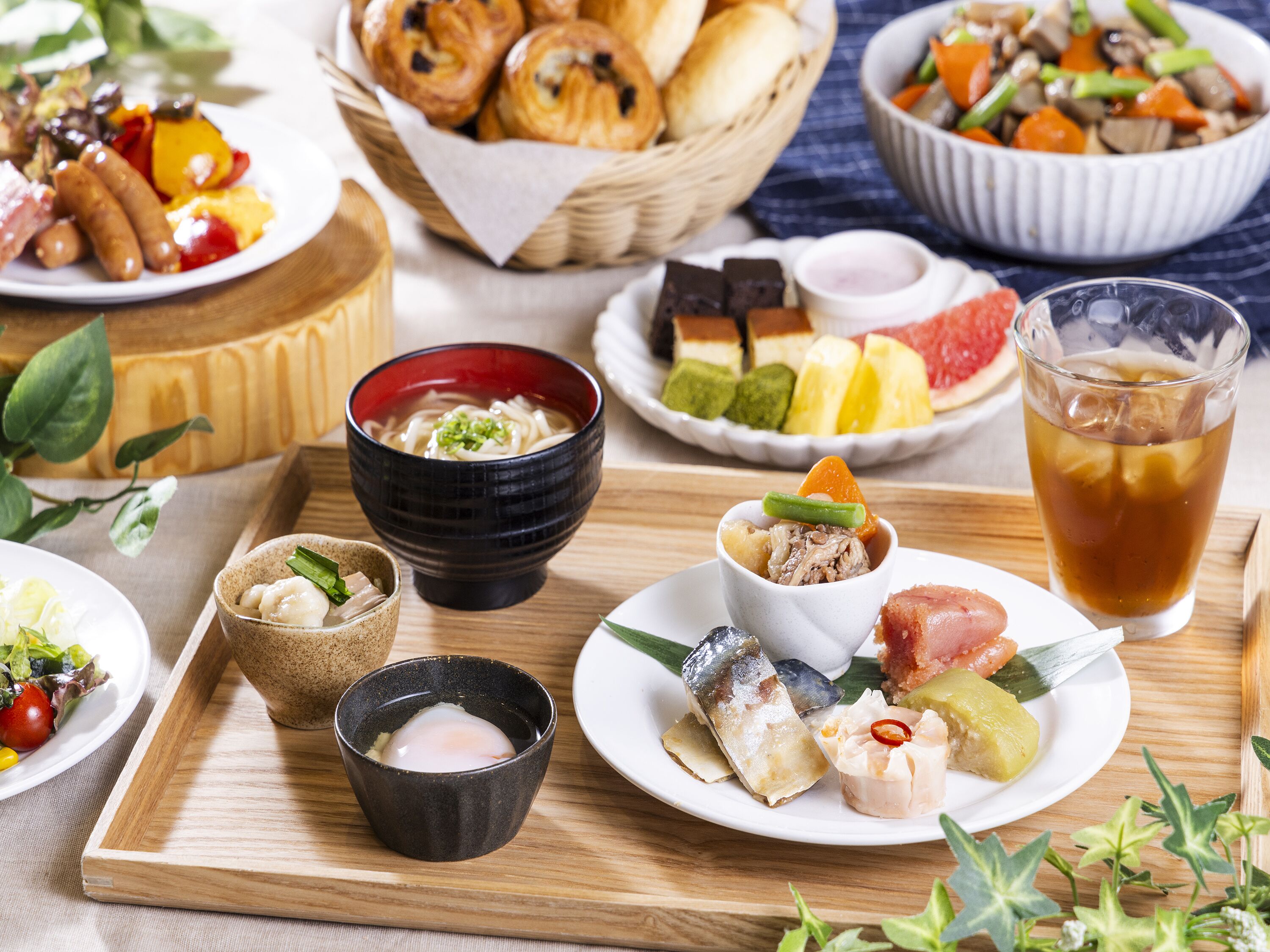 Daily buffet breakfast (JPY 2420 per person)