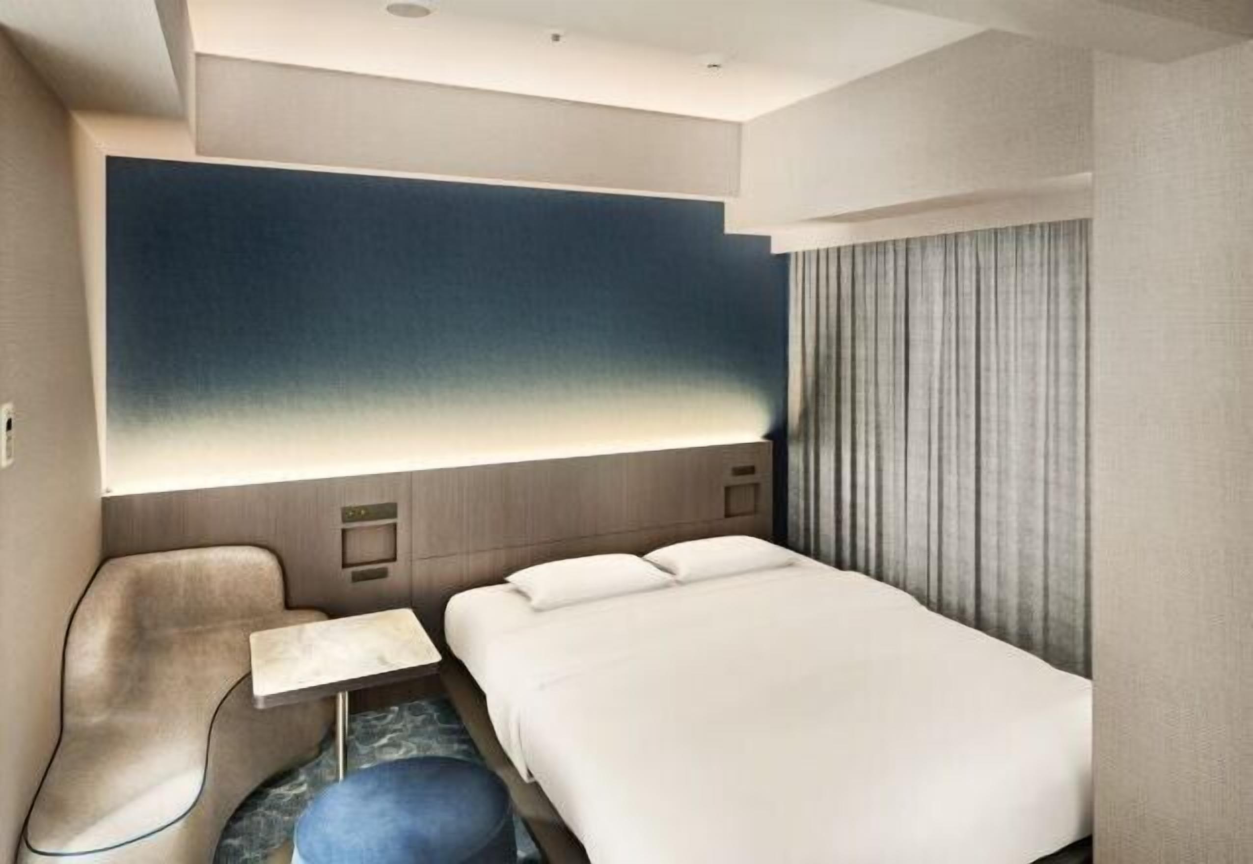 Premium bedding, down comforters, desk, blackout drapes