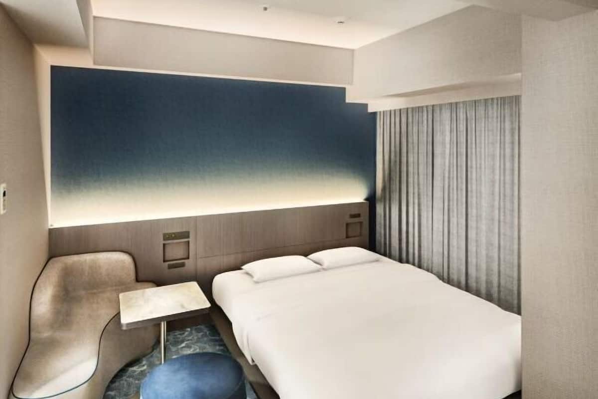 Premium bedding, down comforters, desk, blackout drapes