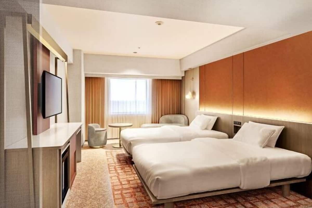 Premium bedding, down comforters, desk, blackout drapes