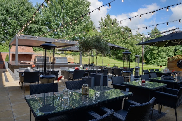 Déjeuner et dîner servis sur place