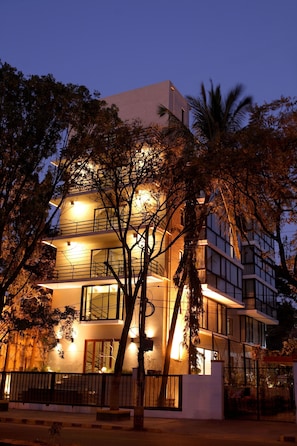 Fassade der Unterkunft – Abend/Nacht