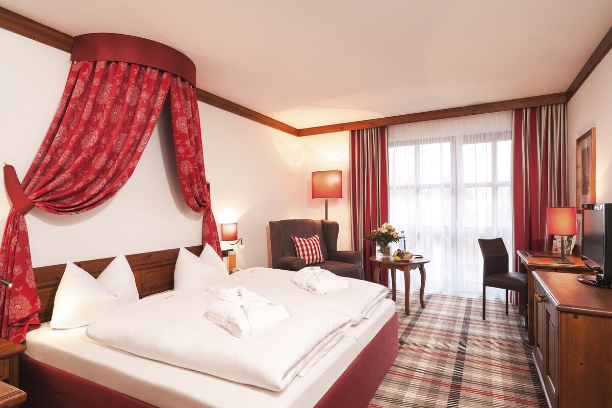 Minibar, in-room safe, desk, rollaway beds