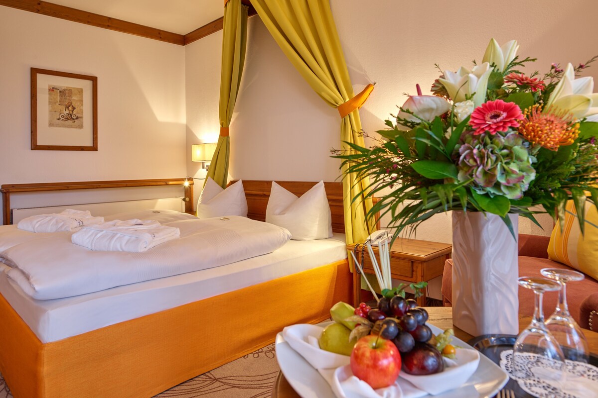 Minibar, in-room safe, desk, rollaway beds